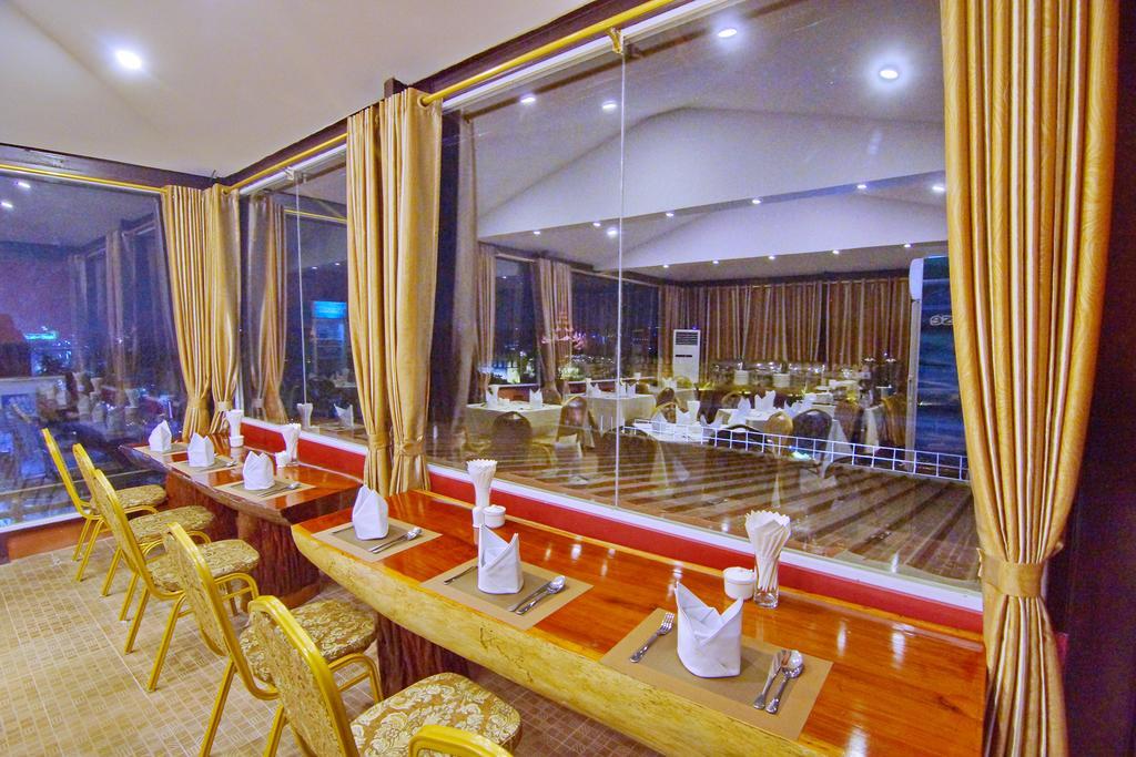 Palace View Hotel Mandalay Esterno foto